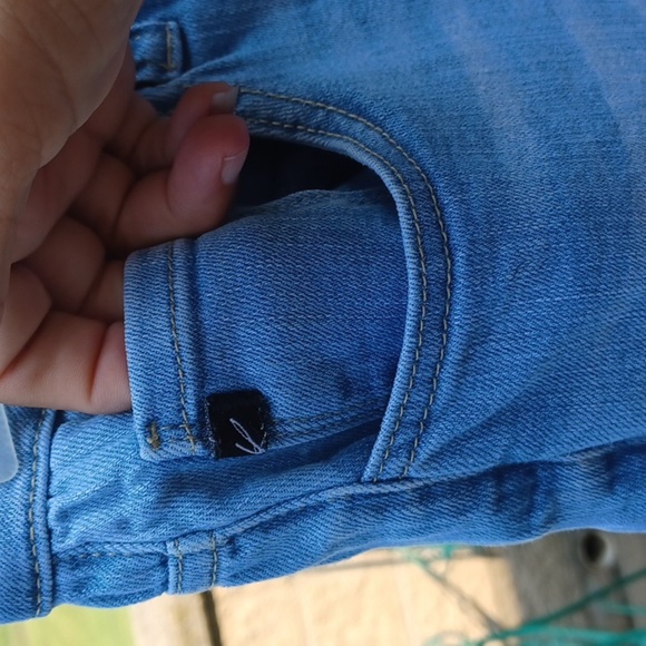 KanCan Jeans, stretchy, lightwash, sz 7, 27" waist - Picture 3 of 6